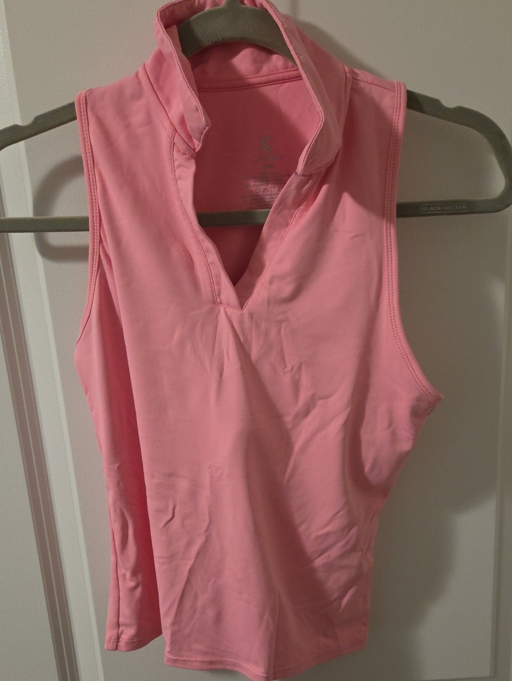 Kyodan Sleeveless Mock-Collar V-Neck Top in Pink